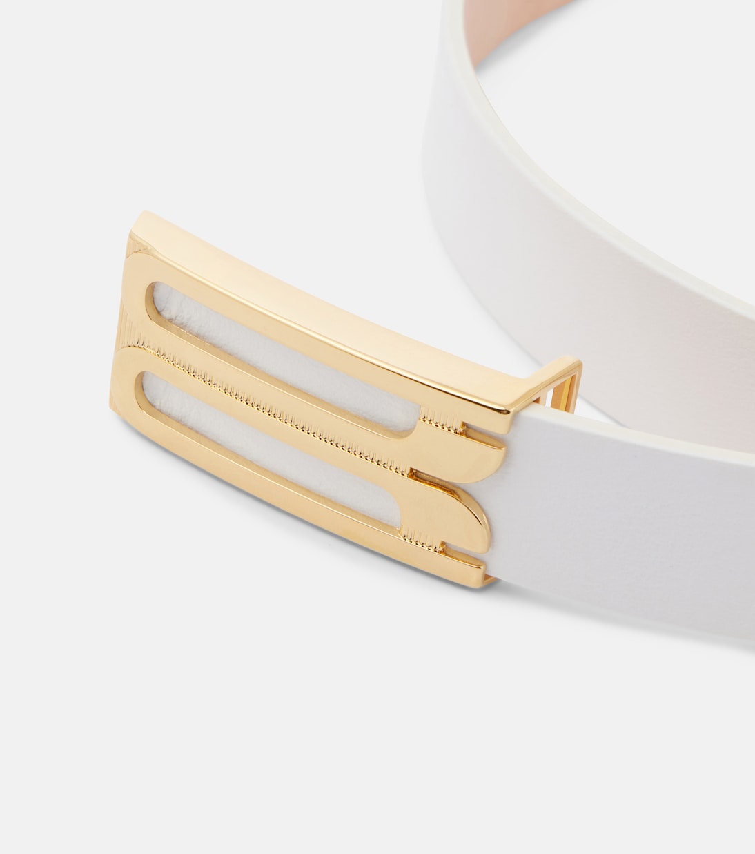 Cintura in pelle firmata Victoria Beckham, stile giovane e moderno