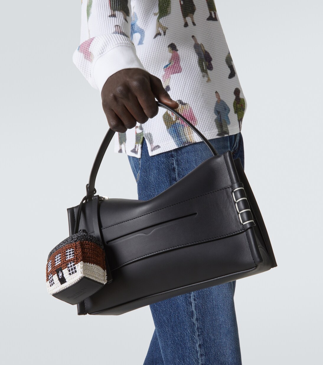 Taschenanhänger aus Häkelstrick | JW Anderson