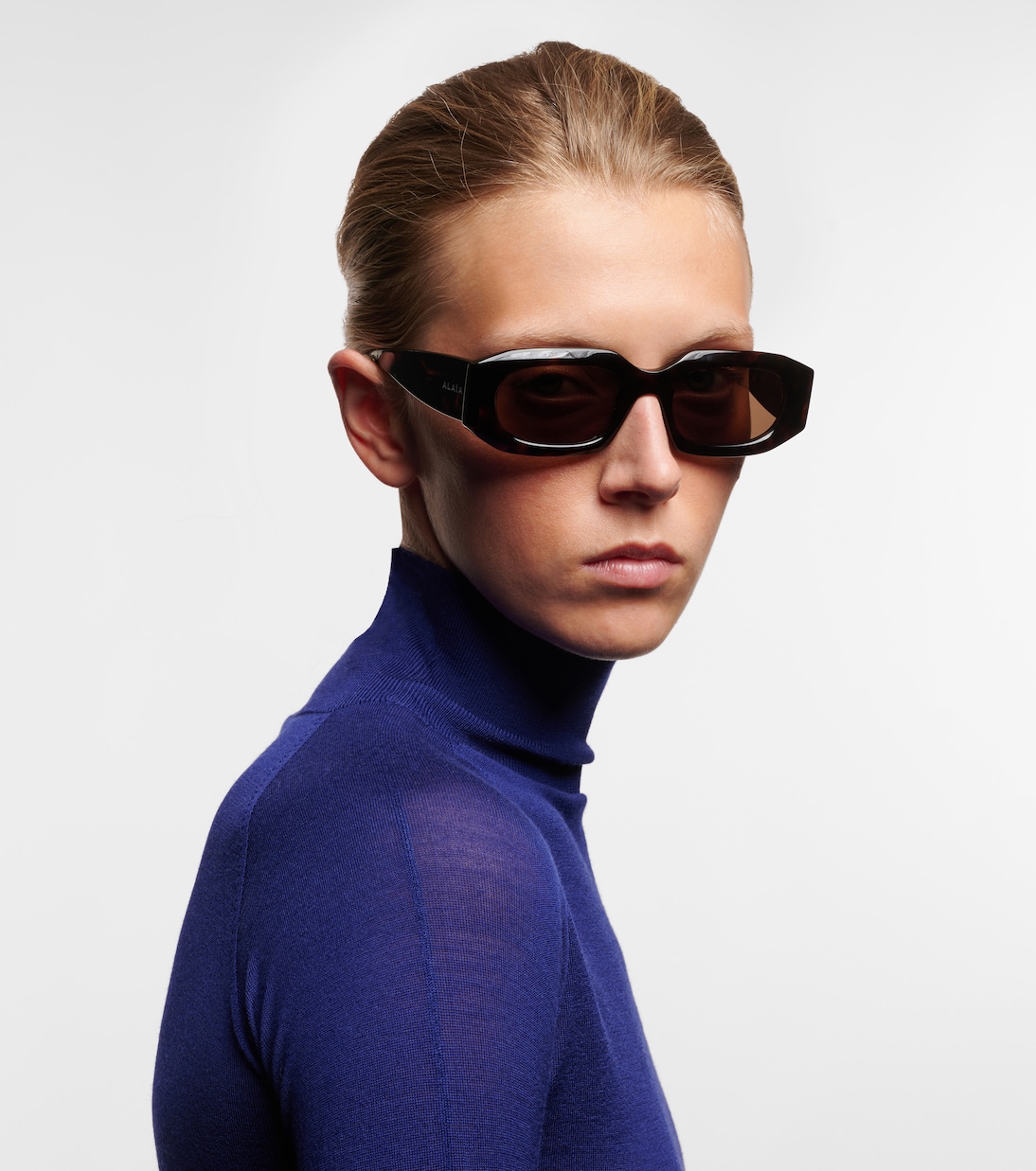 Occhiali da sole rettangolari ALAÏA per uno stile giovane e audace