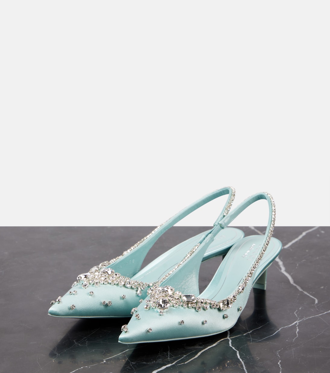 Slingback-Pumps aus Satin mit Kristallen | Gucci