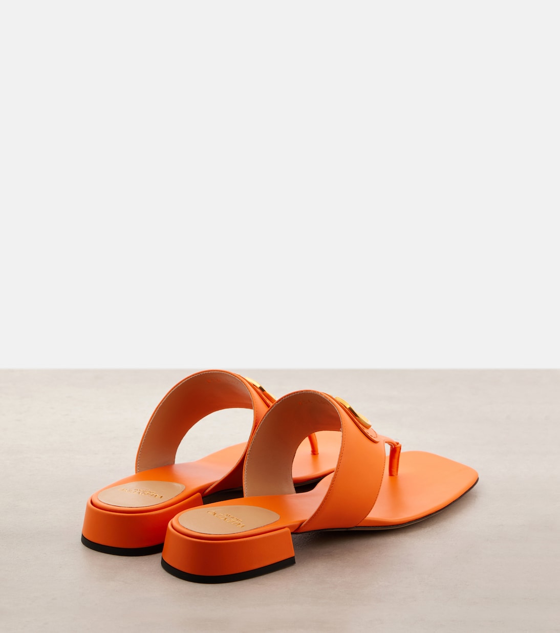 Sandali in pelle con logo VLogo di Valentino Garavani per giovani alla moda