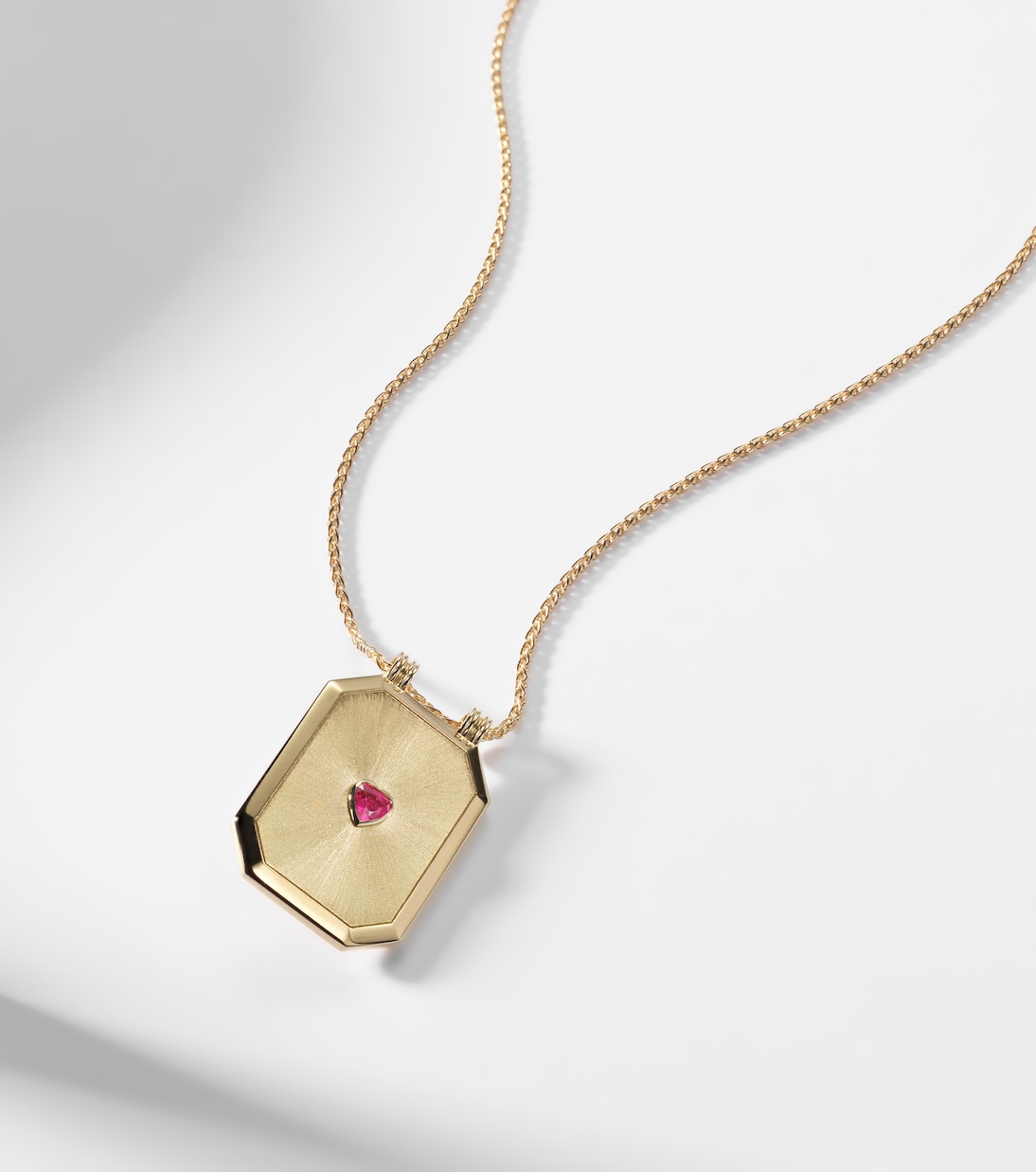 Love 18kt gold pendant necklace with ruby | Marie Lichtenberg