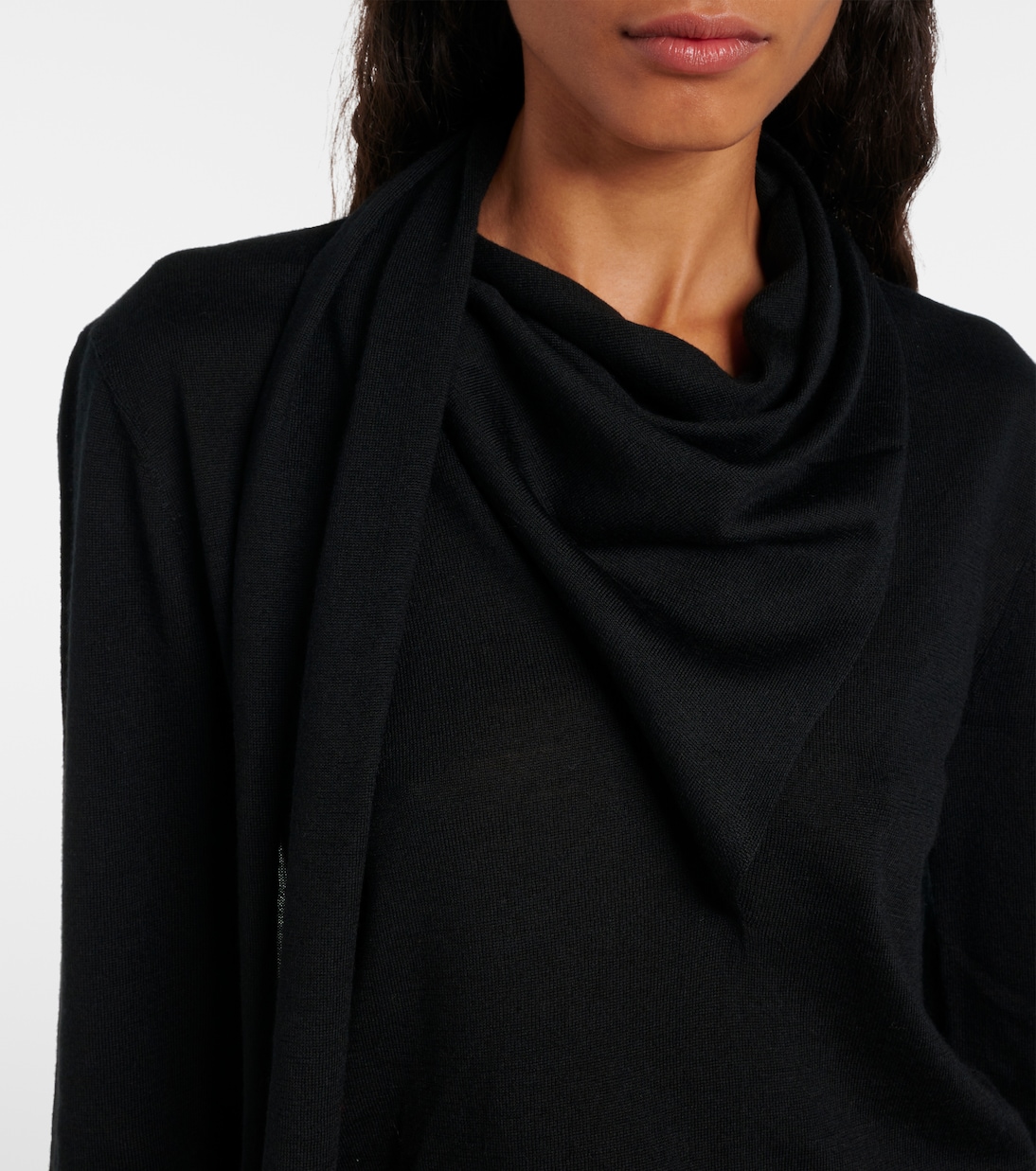 Pullover in lana e seta con sciarpa | Toteme