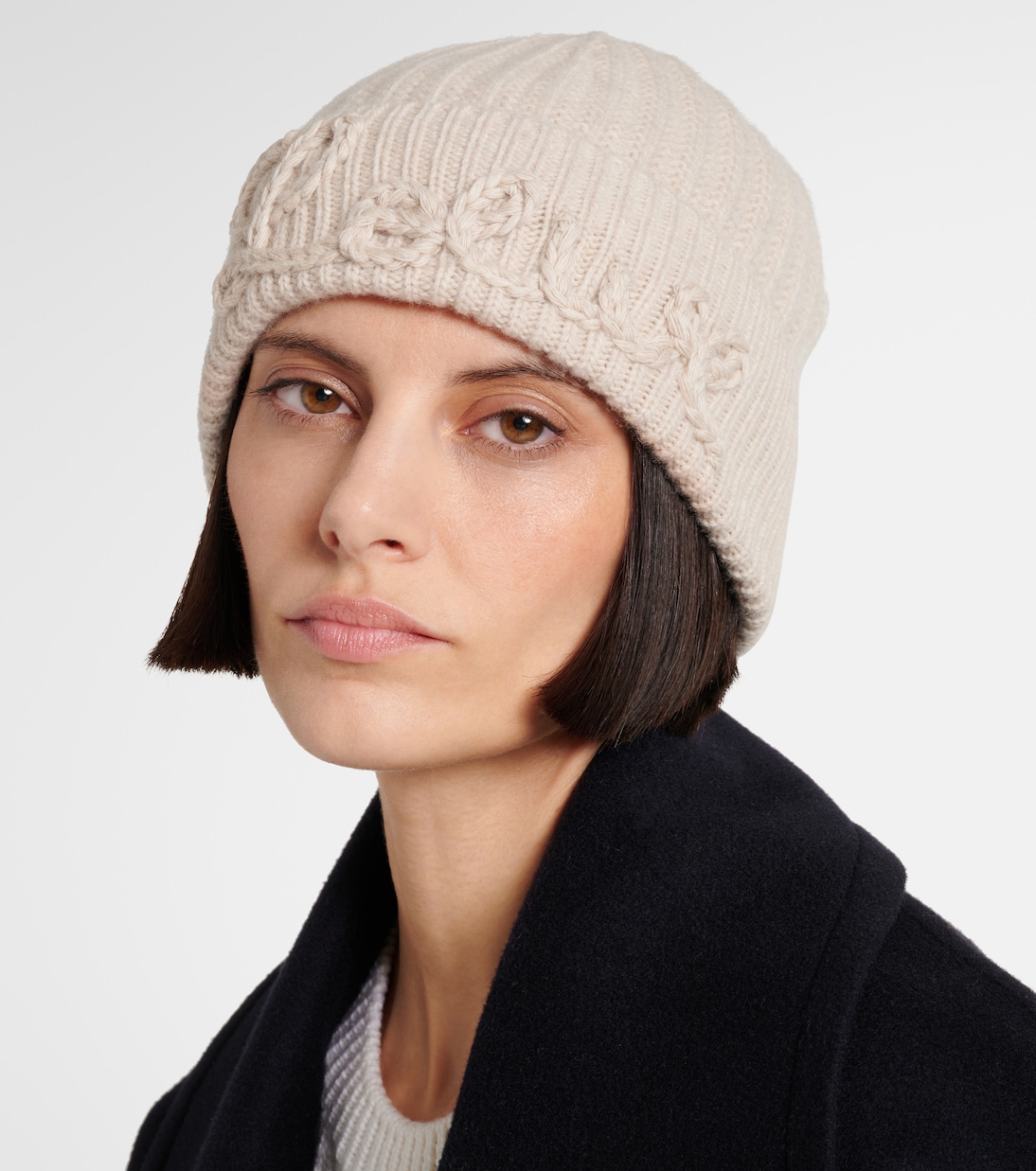 Berretto in lana lavorata a coste con logo LOEWE, stile giovane e moderno