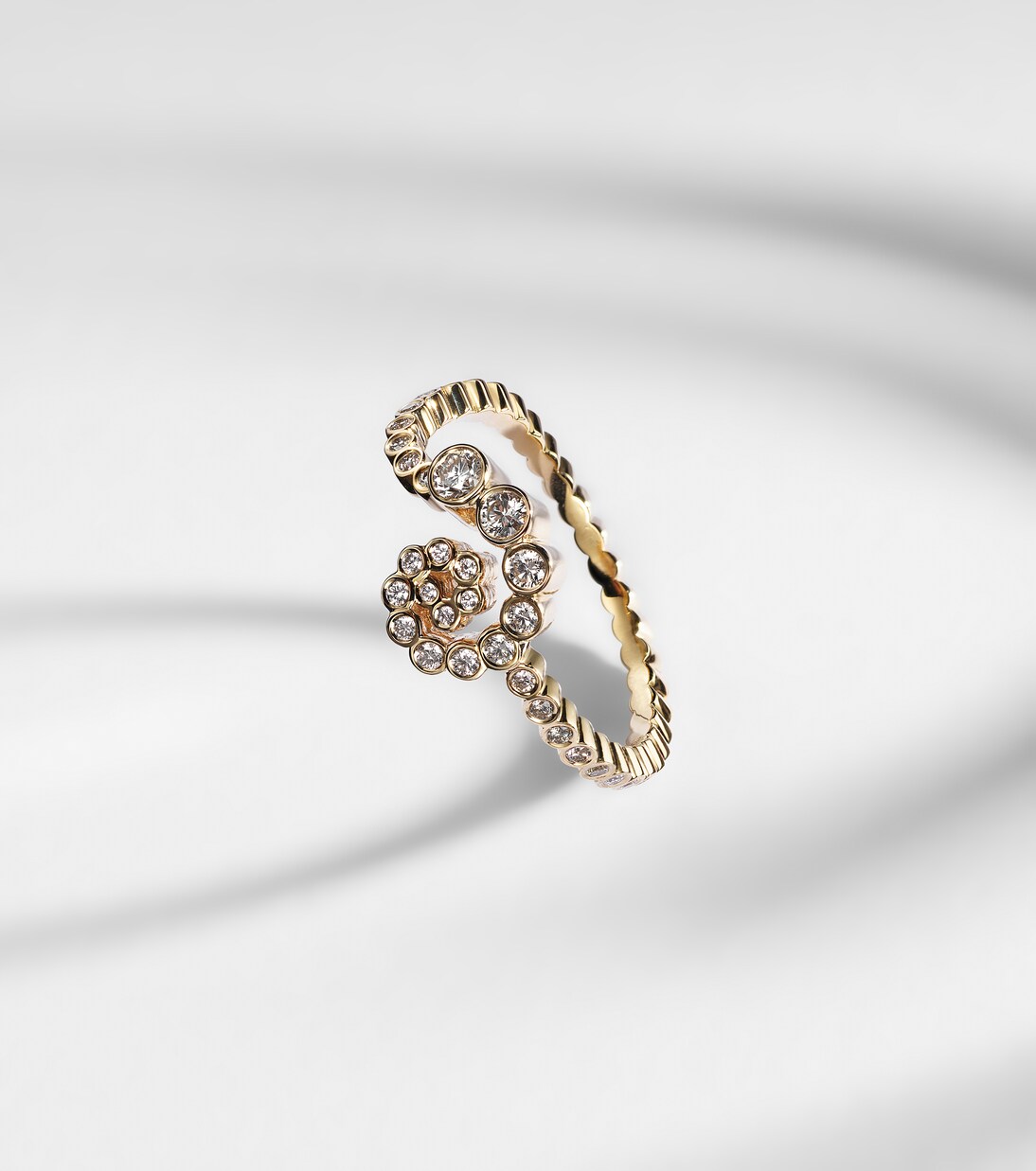 Rêve Escargot 18kt gold ring with diamonds  | Sophie Bille Brahe
