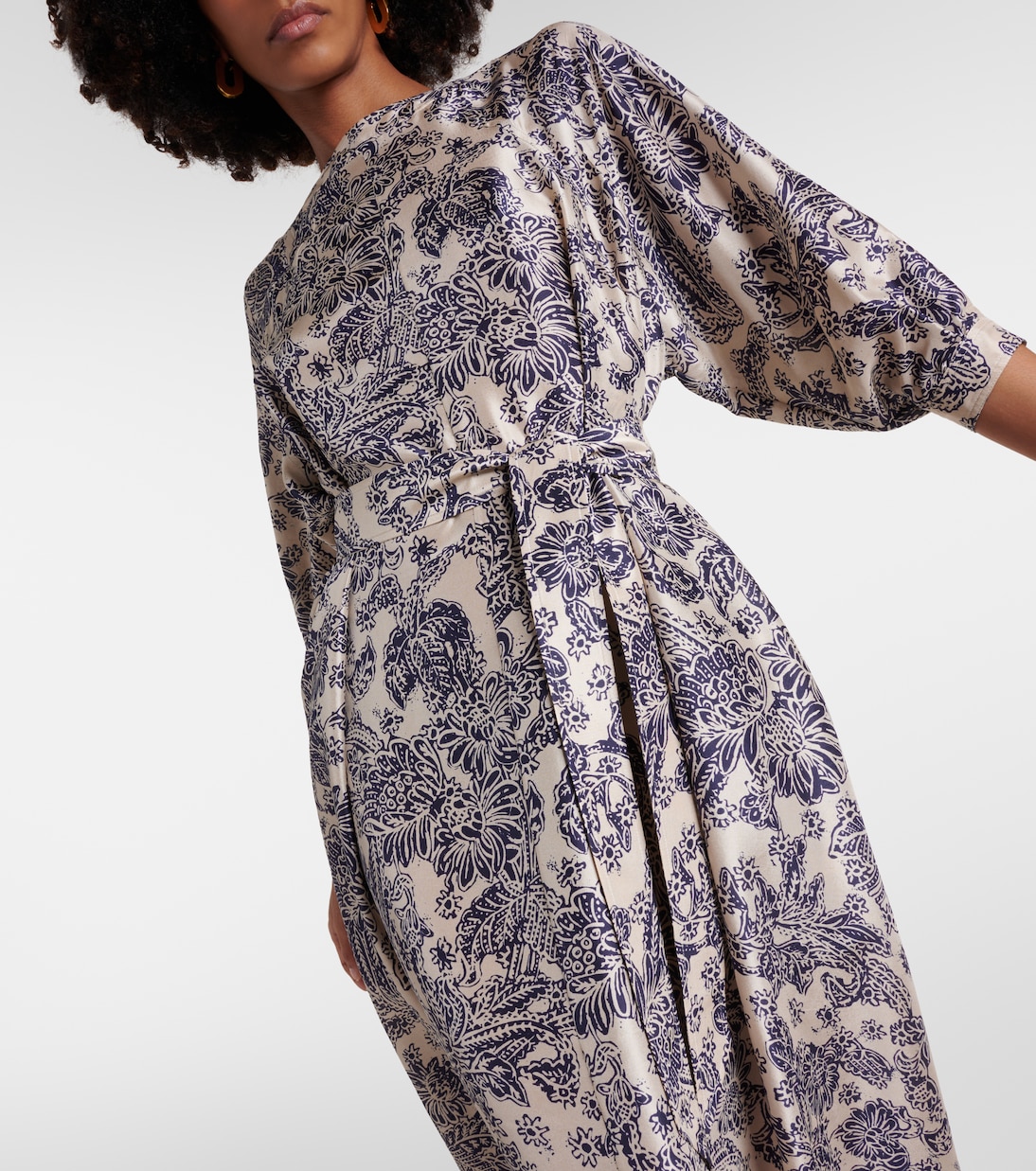 Vestido midi de seda estampada juvenil de Loro Piana