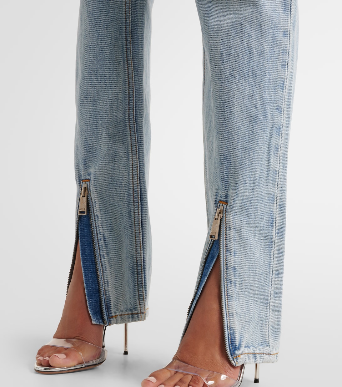 Jeans rectos de tiro alto con aplique floral | Area
