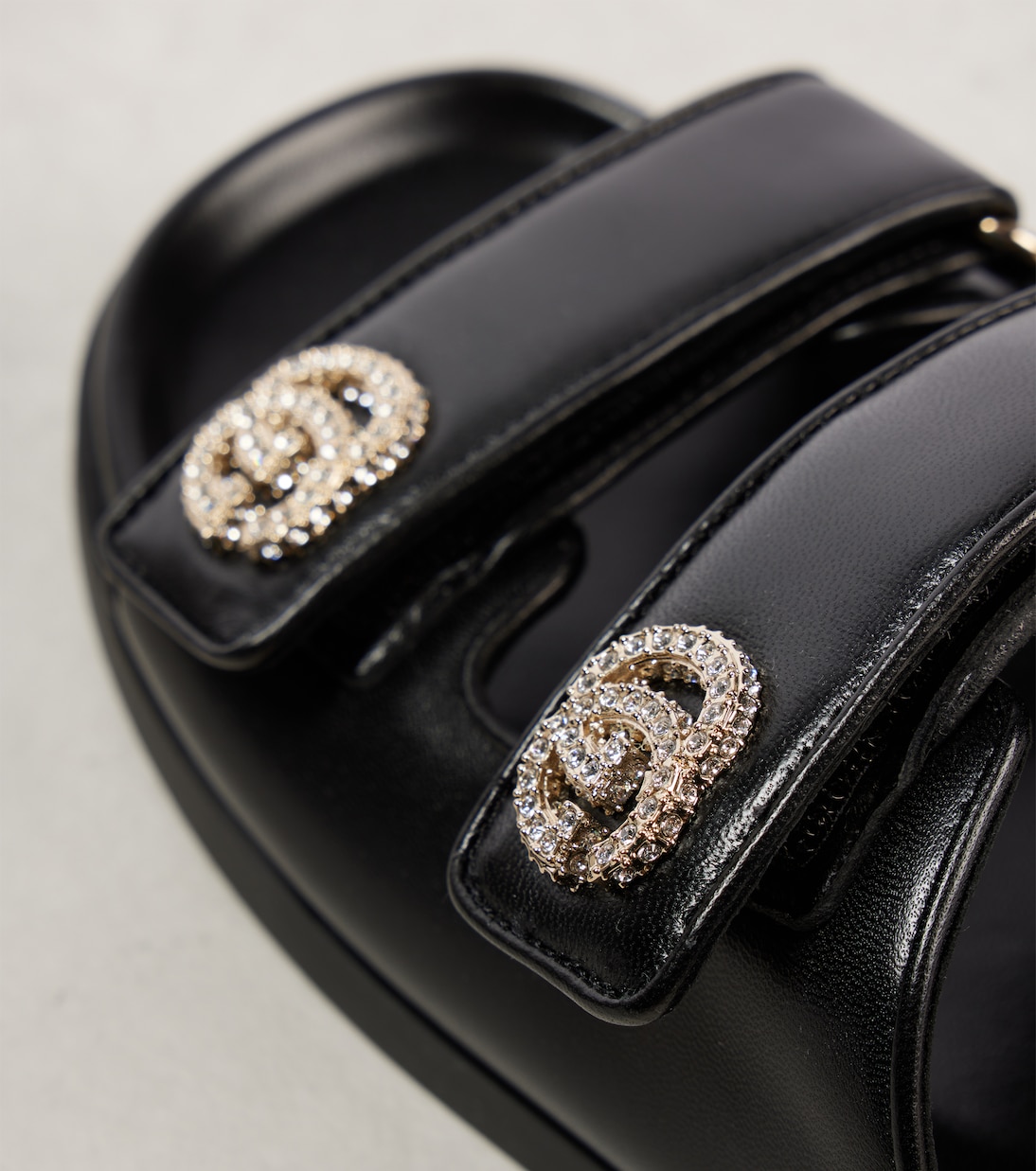 Sandali in pelle GG Marmont di GUCCI per stile giovane e trendy