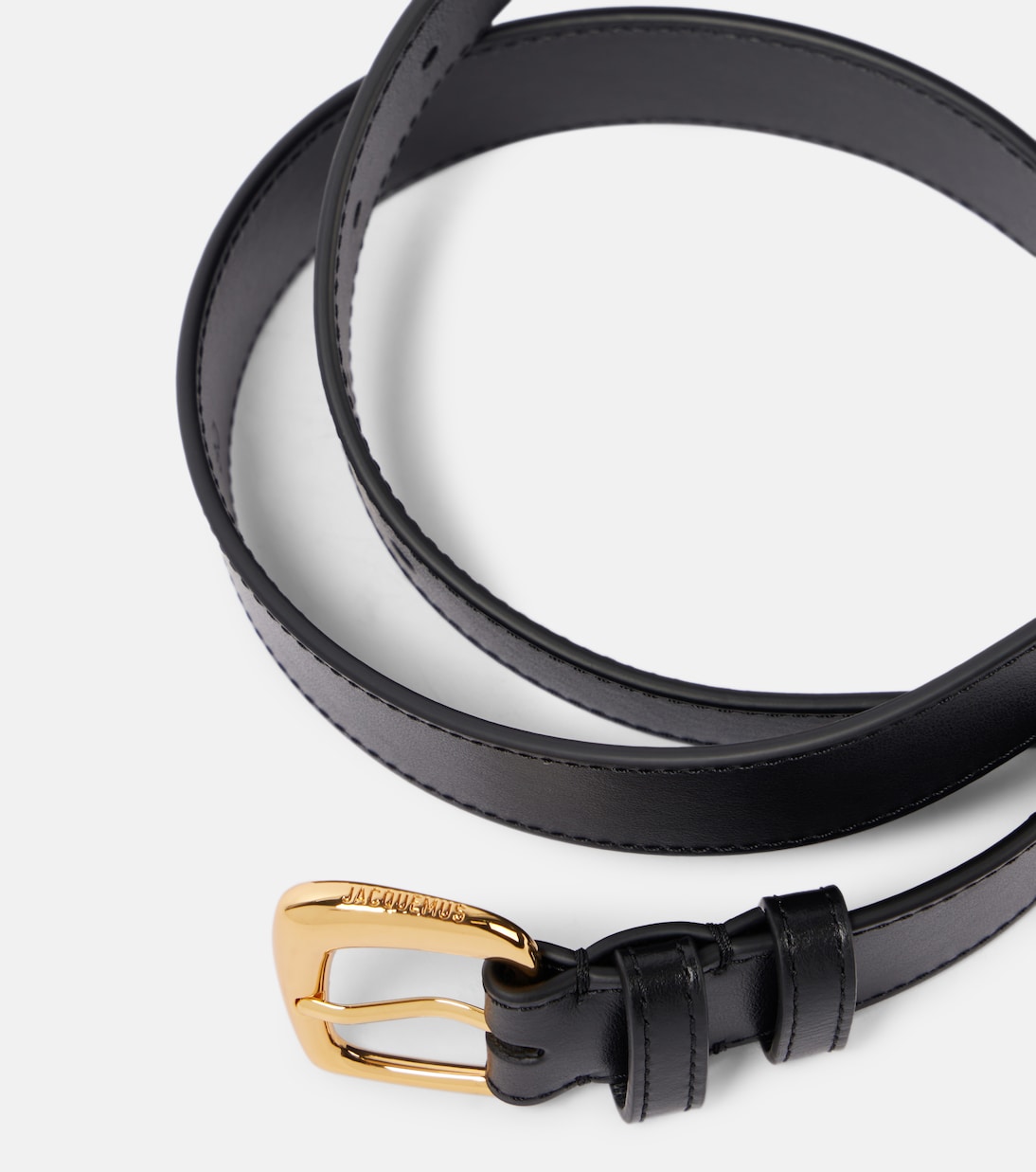 Cintura in pelle ovale di JACQUEMUS per stile giovanile