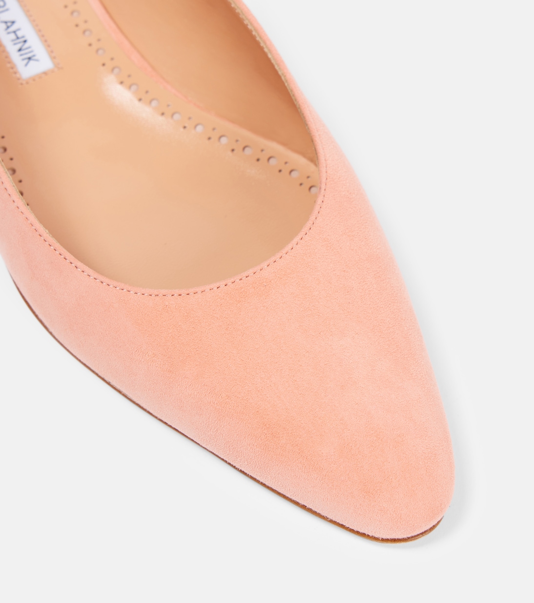 Scarpe basse con cinturino Manolo Blahnik Sawra 10 in suede per un look giovanile