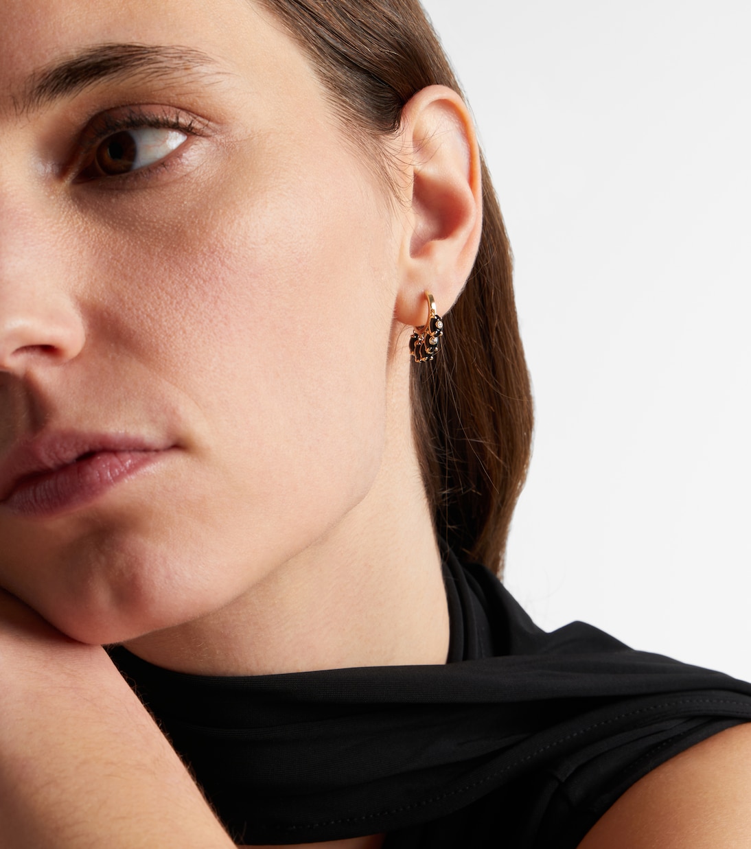 Ohrringe aus 14kt Gelbgold (585/1000) mit Diamanten und Onyx | Sydney Evan