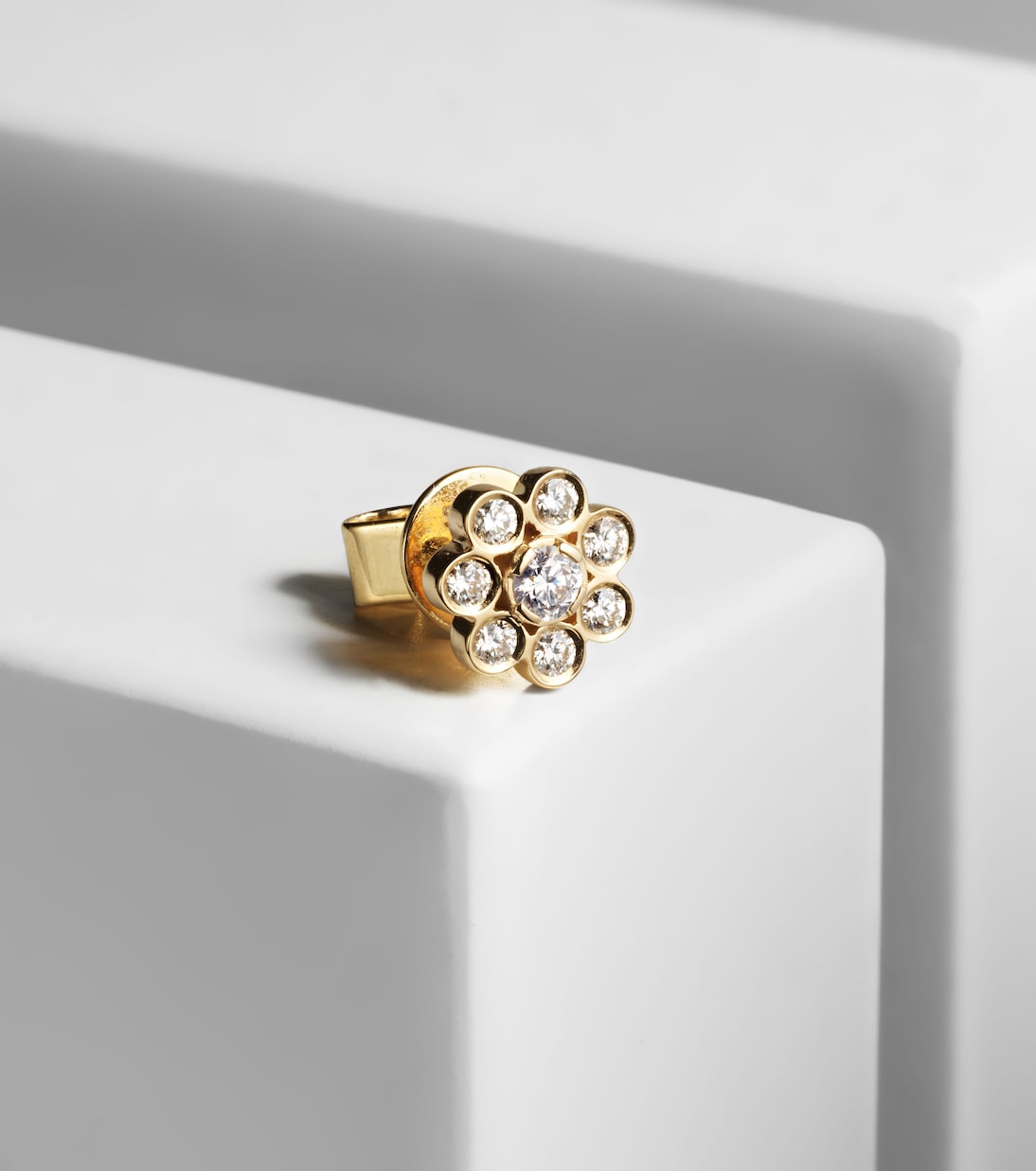 Boucle d’oreille unique Bellis en or jaune 18 ct et diamants | Sophie Bille Brahe