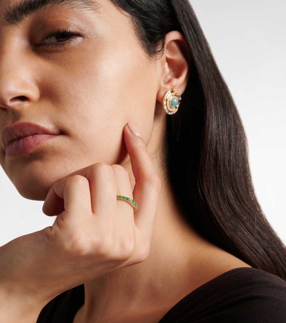 Anello in oro 14kt con smeraldo Forever Birthstone di STONE AND STRAND, gioiello giovane ed elegante