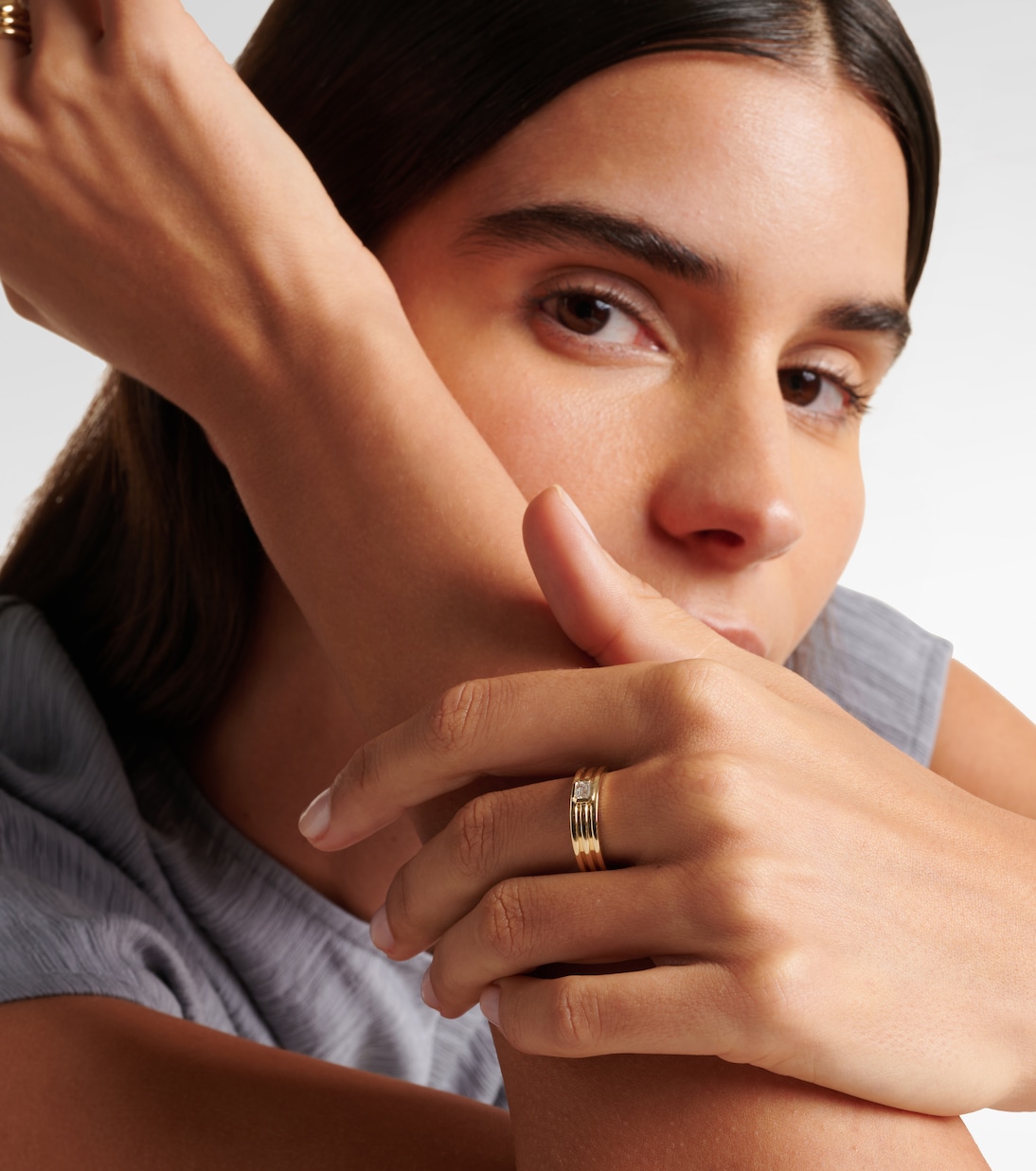 Anello in oro 14kt con diamante, design moderno per giovani