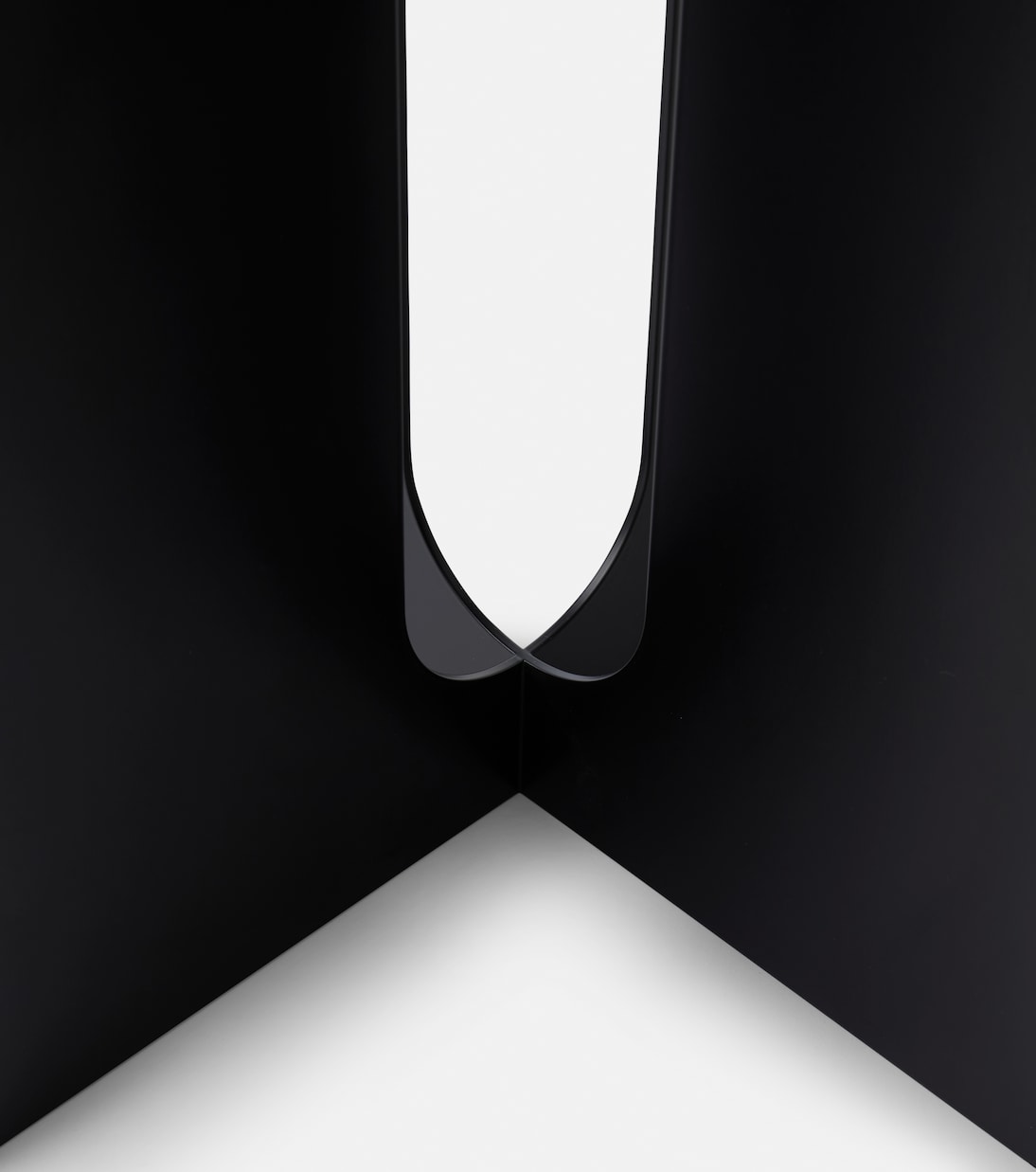 Androgyne side table base | Audo Copenhagen