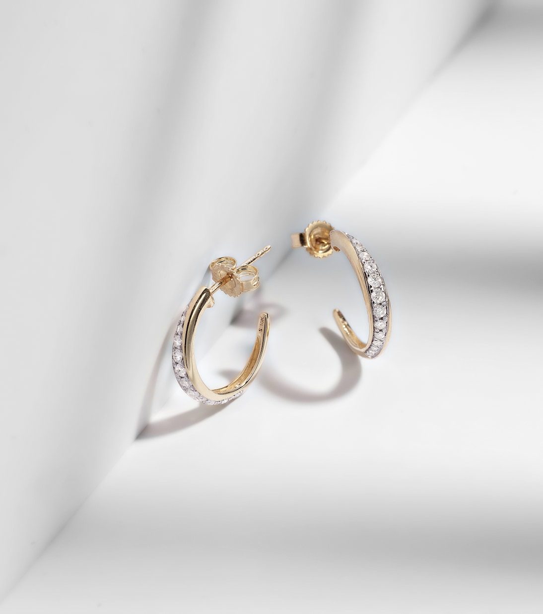 Twist 10kt yellow gold hoop earrings with diamonds | Stone and Strand