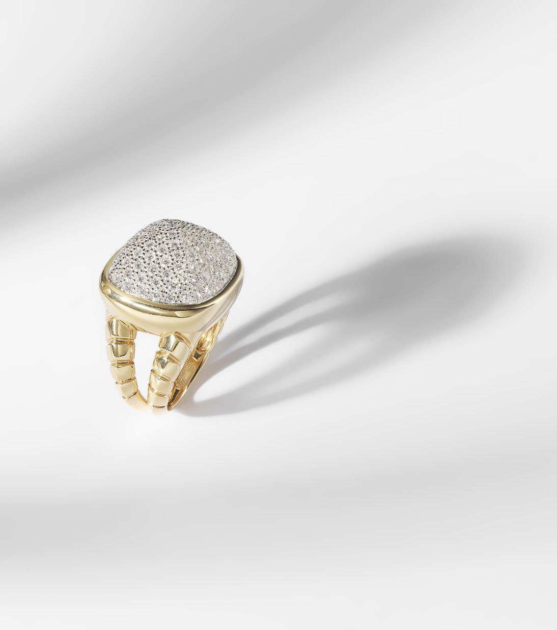 Anello in oro 18kt MARINA B Tigella con diamanti, gioiello chic per giovani trendsetter