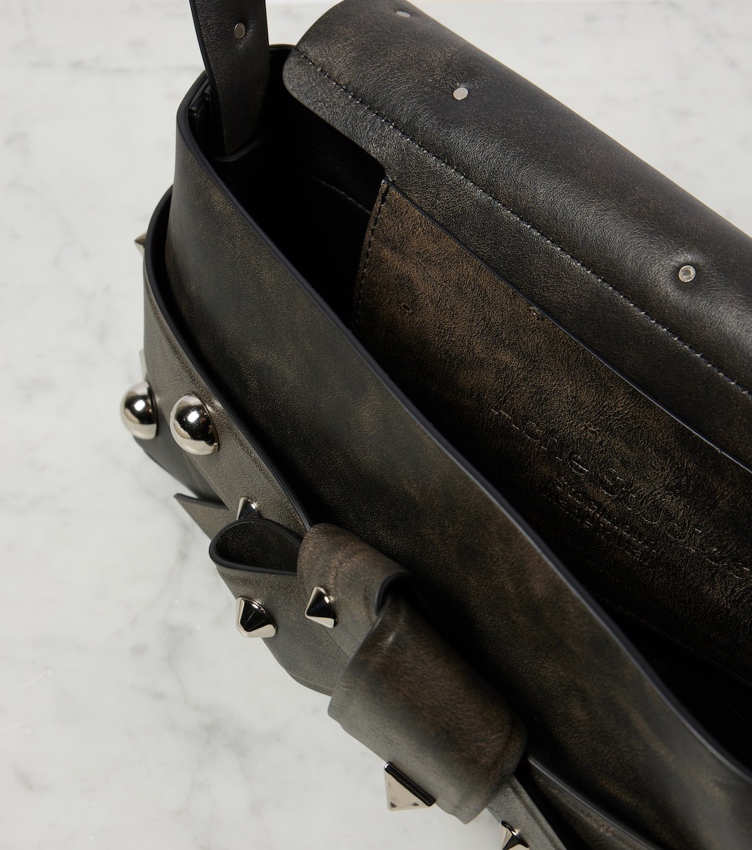Sac Musubi en cuir à clous | Acne Studios