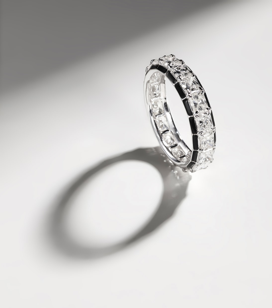 Bague Radiant Eternity en or blanc 18 ct et diamants | Kamyen