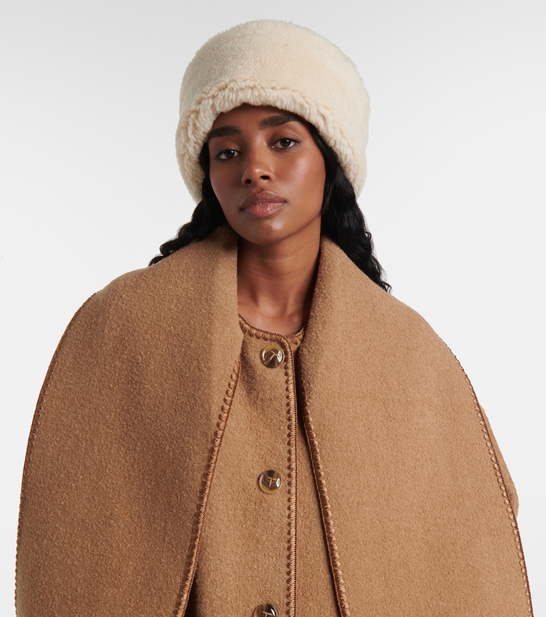 Cappello in suede e shearling con pelle | Toteme