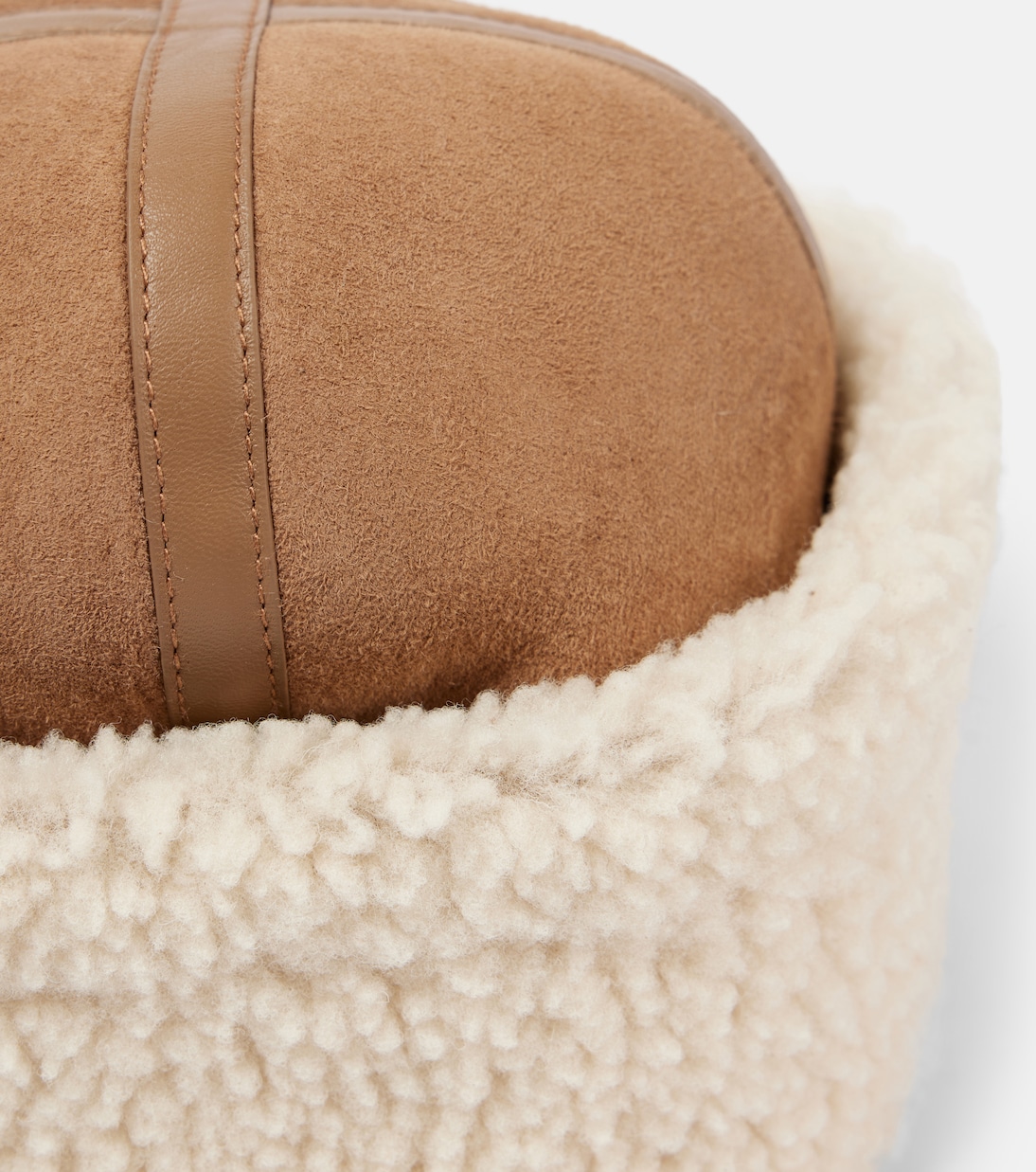 Cappello in suede e shearling con pelle | Toteme
