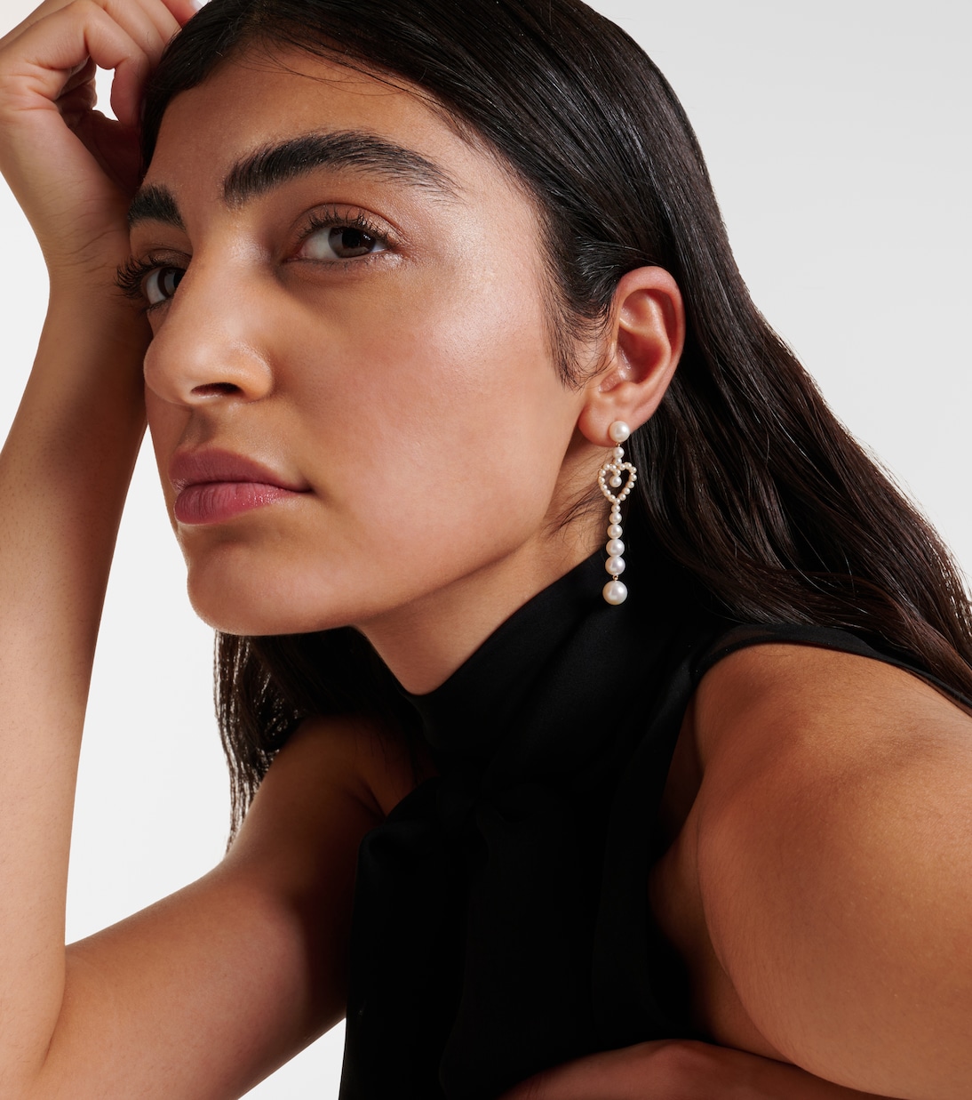 Orecchini pendenti con cuore in oro 14kt e perle di SOPHIE BILLE BRAHE, gioielli eleganti per giovani trendy