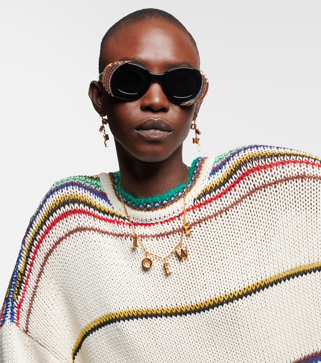 Occhiali da sole rotondi LOEWE Paula's Ibiza con dettagli decorati per uno stile giovane e trendy