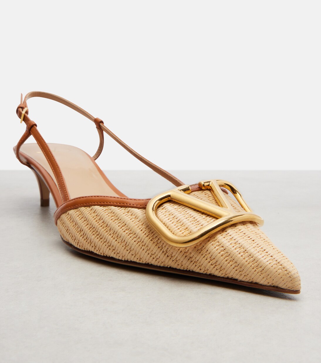 Slingback-Pumps VLogo aus Raffiabast mit Leder | Valentino Garavani