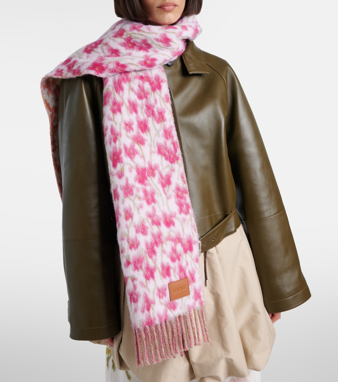 Écharpe en laine mélangée à fleurs | Loewe