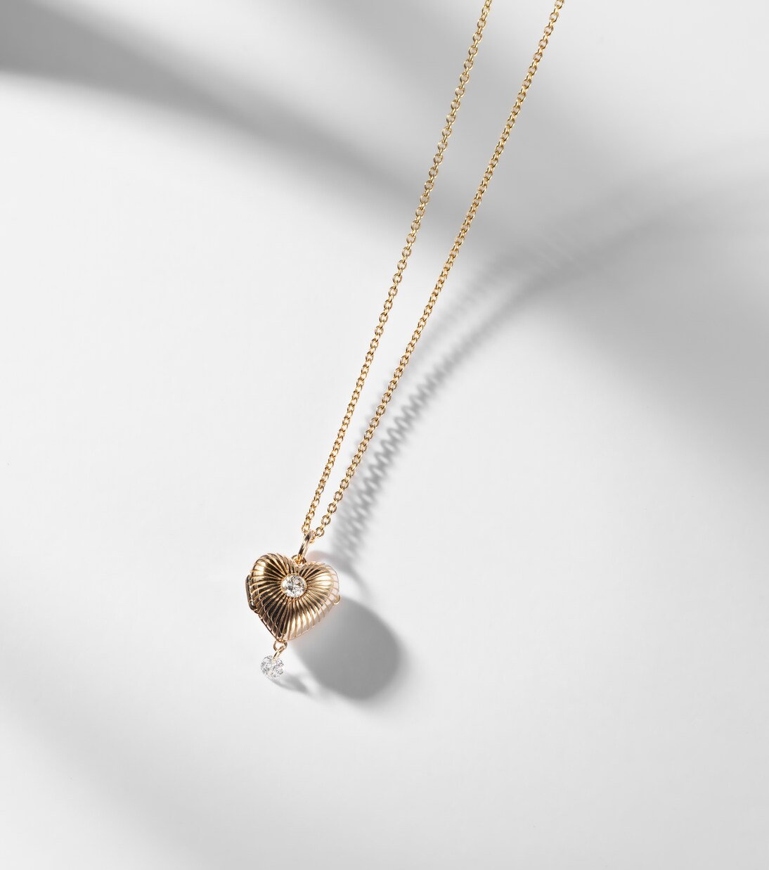 Collar Heart Locket de oro de 9 ct con diamantes | Persée