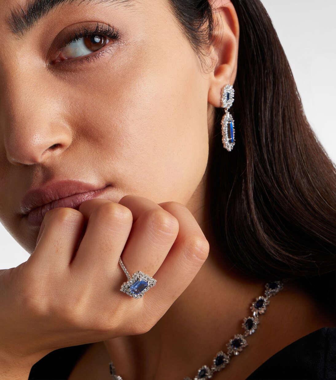 18kt white gold ring with sapphires and diamonds | Suzanne Kalan