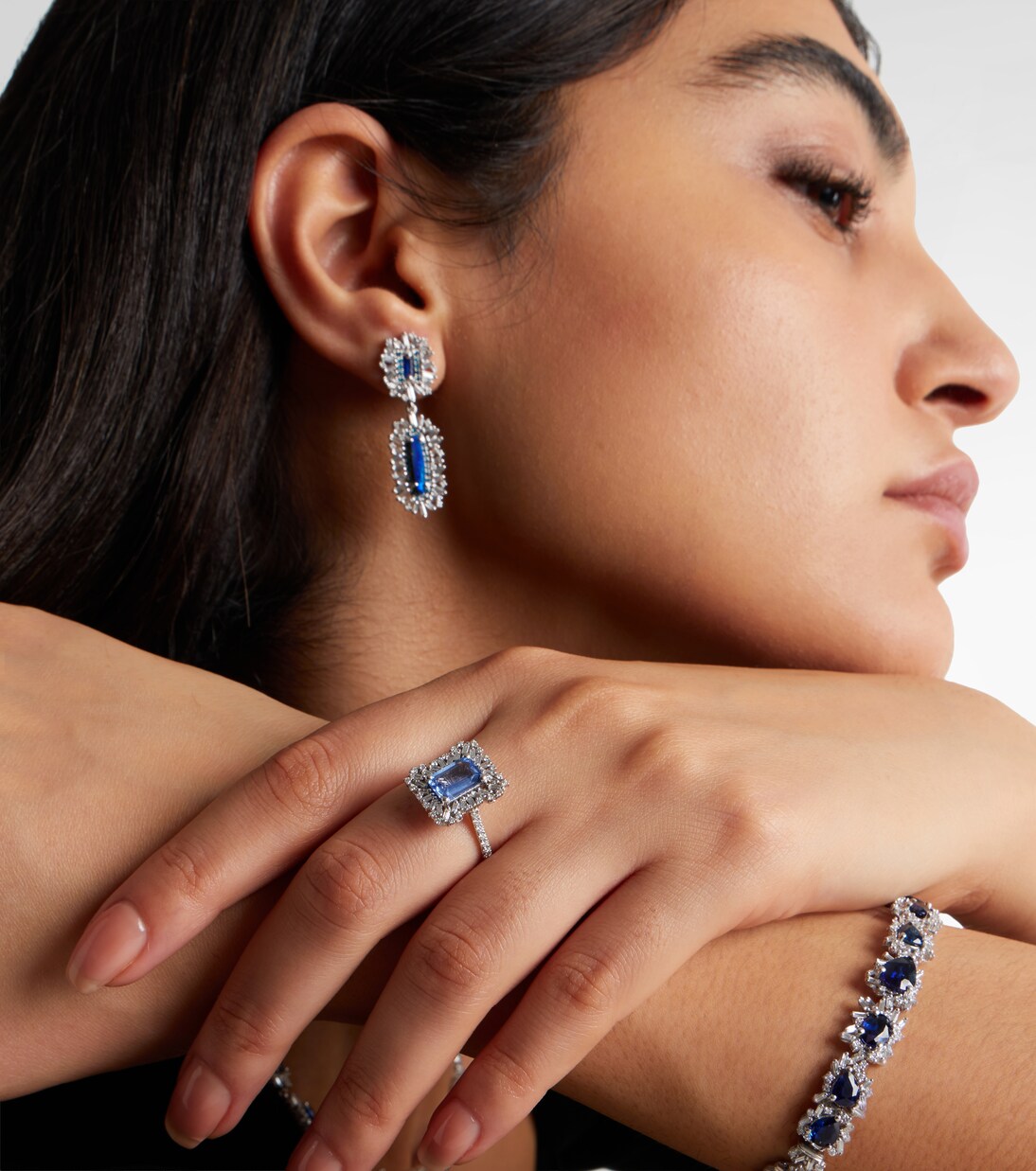 18kt white gold ring with sapphires and diamonds | Suzanne Kalan