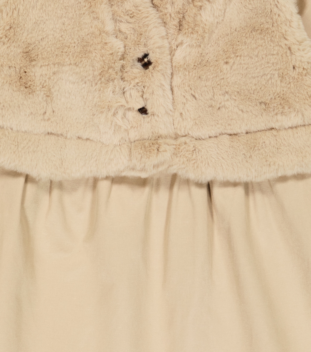 فستان مقلّم بالفرو الصناعي Benties | Donsje