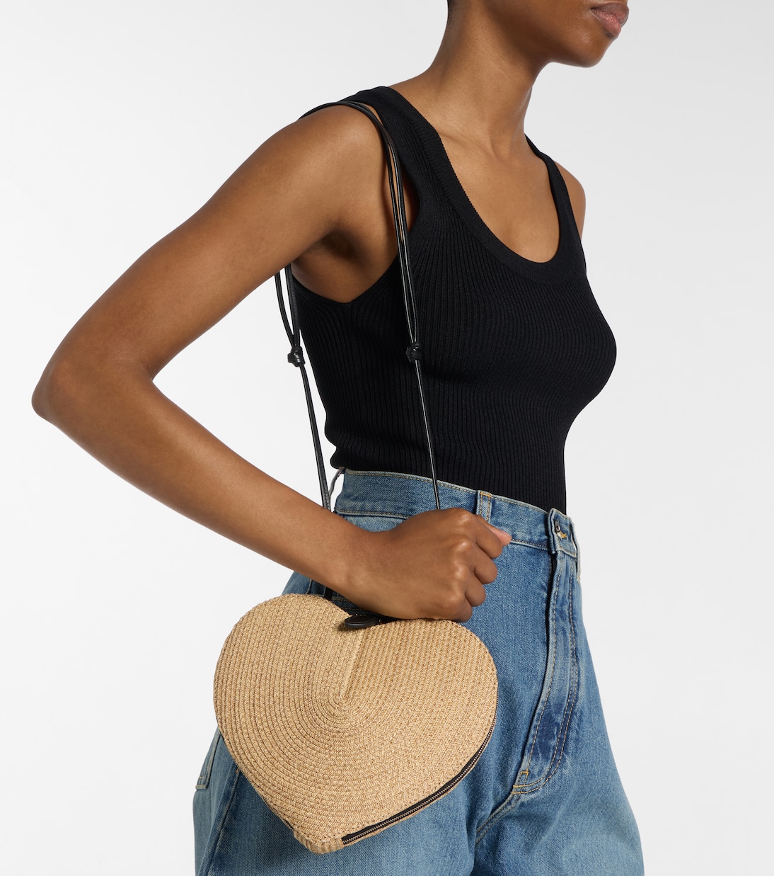 Schultertasche Le Cœur aus Stroh mit Leder | Alaïa