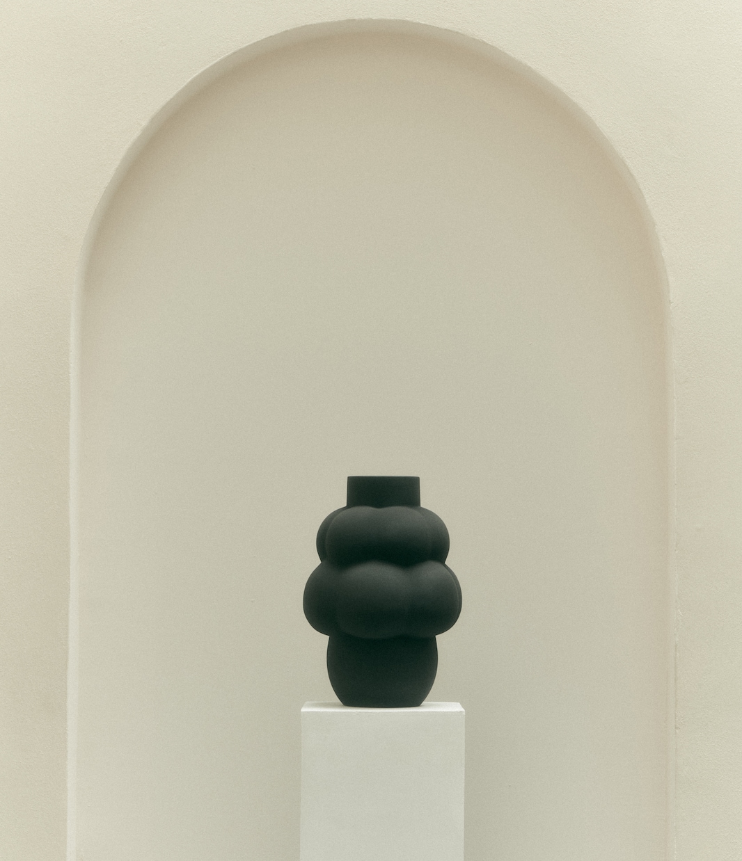 Vase Balloon Object 001 | Louise Roe