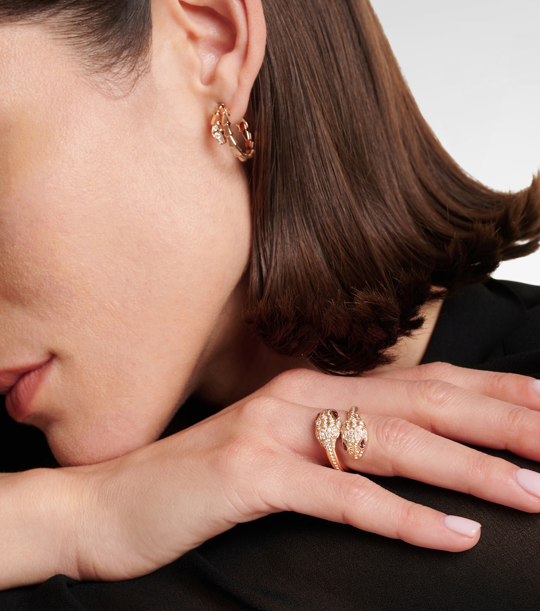 Serpenti Seduttori 18kt rose gold ring with diamonds and rubellites | Bvlgari