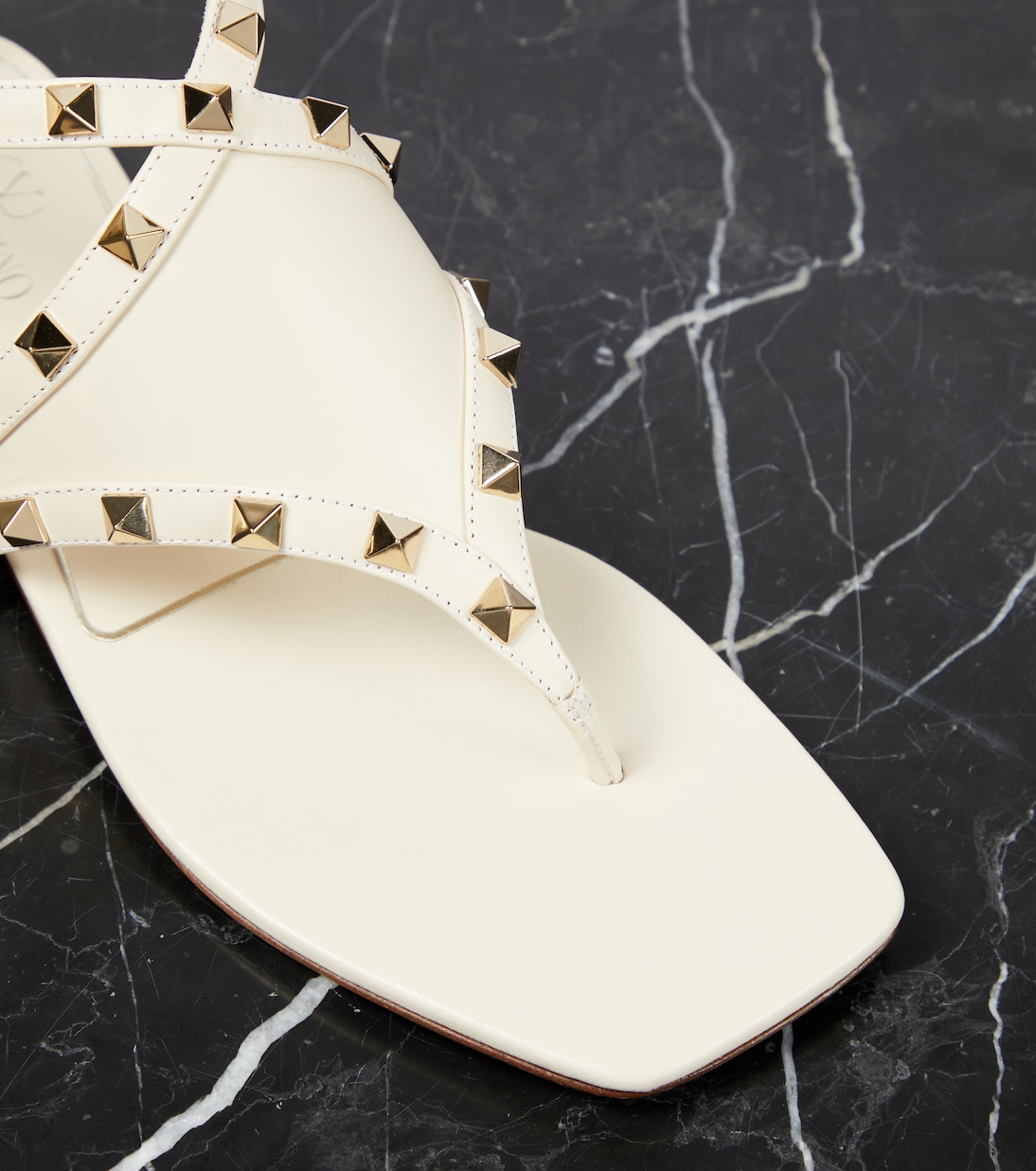 Rockstud leather thong sandals  | Valentino Garavani