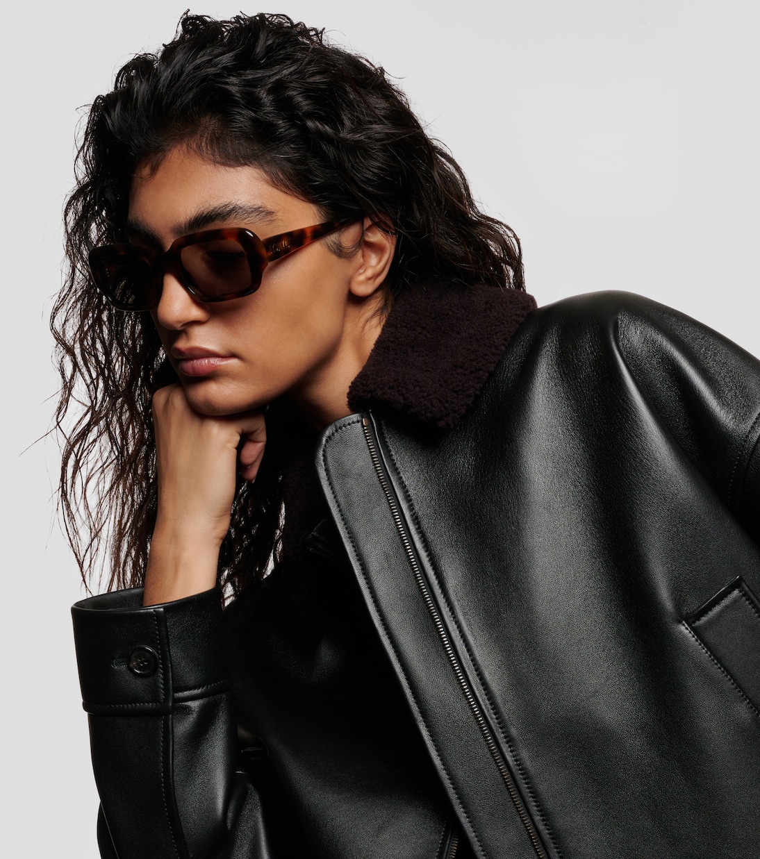 Occhiali da sole LOEWE rettangolari per uno stile giovane e moderno