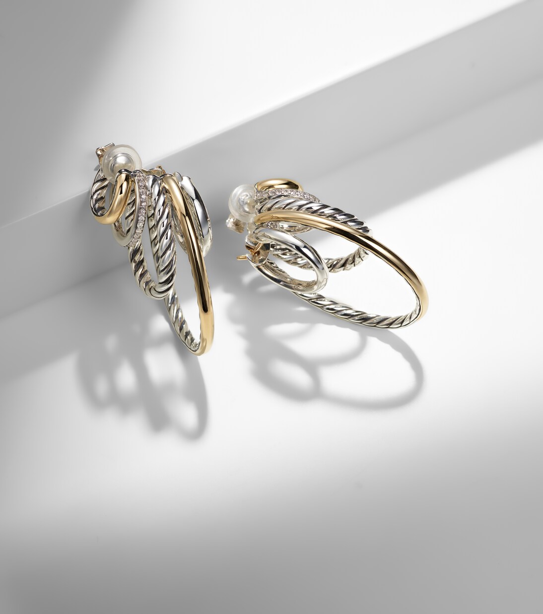 Orecchini in oro 18kt e argento Mercer® di DAVID YURMAN con diamanti, design giovane e chic
