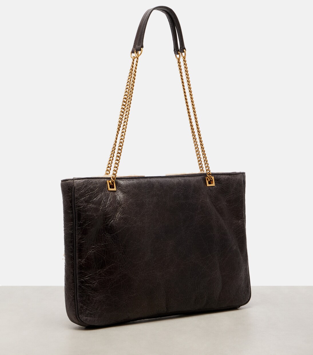 Viva Superstar Medium leather tote bag | Valentino Garavani