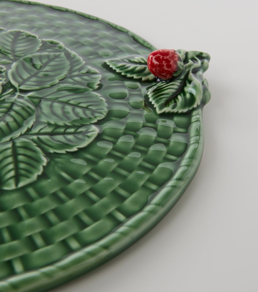 Strawberries ceramic cheese tray | Bordallo Pinheiro