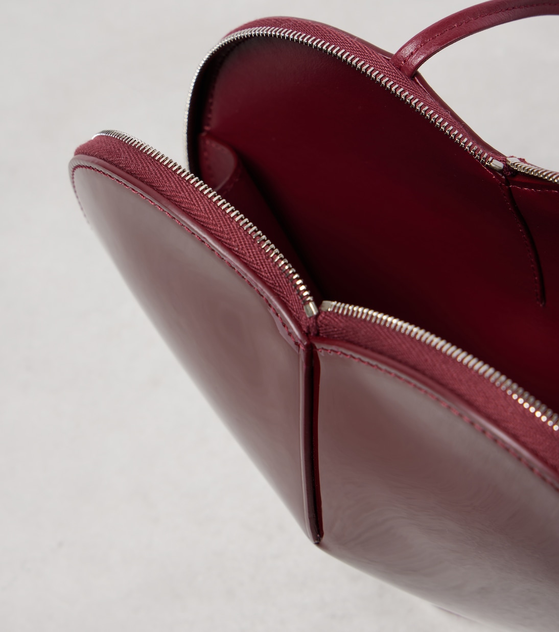 Bolso al hombro Le Cœur de charol | Alaïa