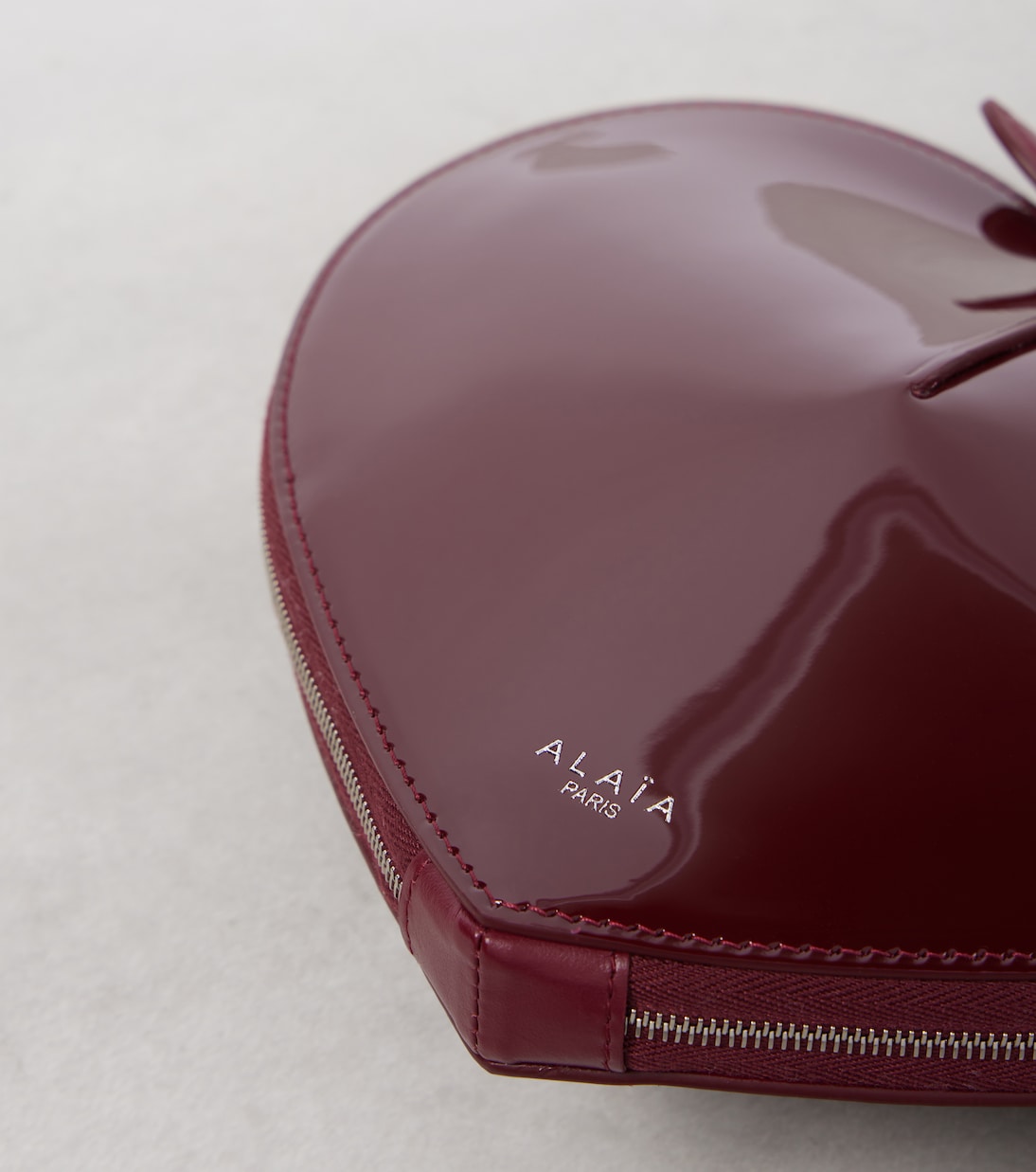 Bolso al hombro Le Cœur de charol | Alaïa