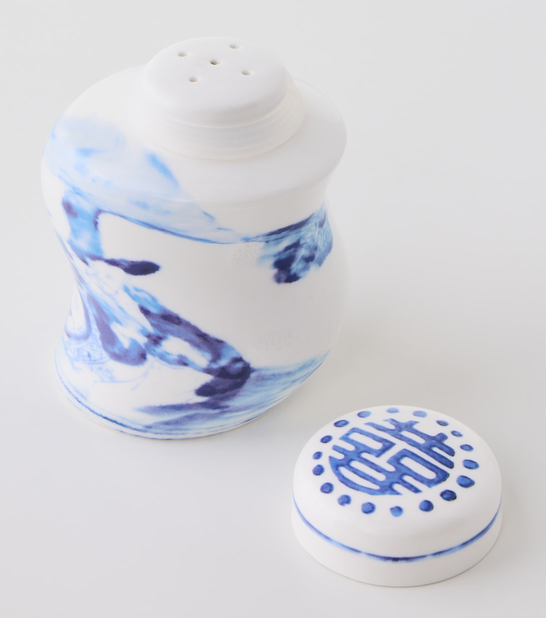 Porcelain salt and pepper shakers | Seletti