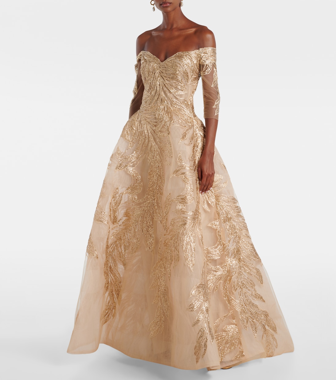 Robe longue brodée en tulle à encolure bardot  | Monique Lhuillier