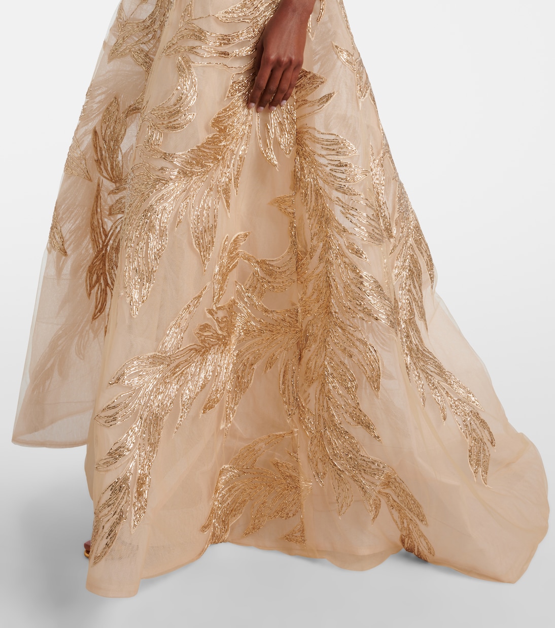 Robe longue brodée en tulle à encolure bardot  | Monique Lhuillier