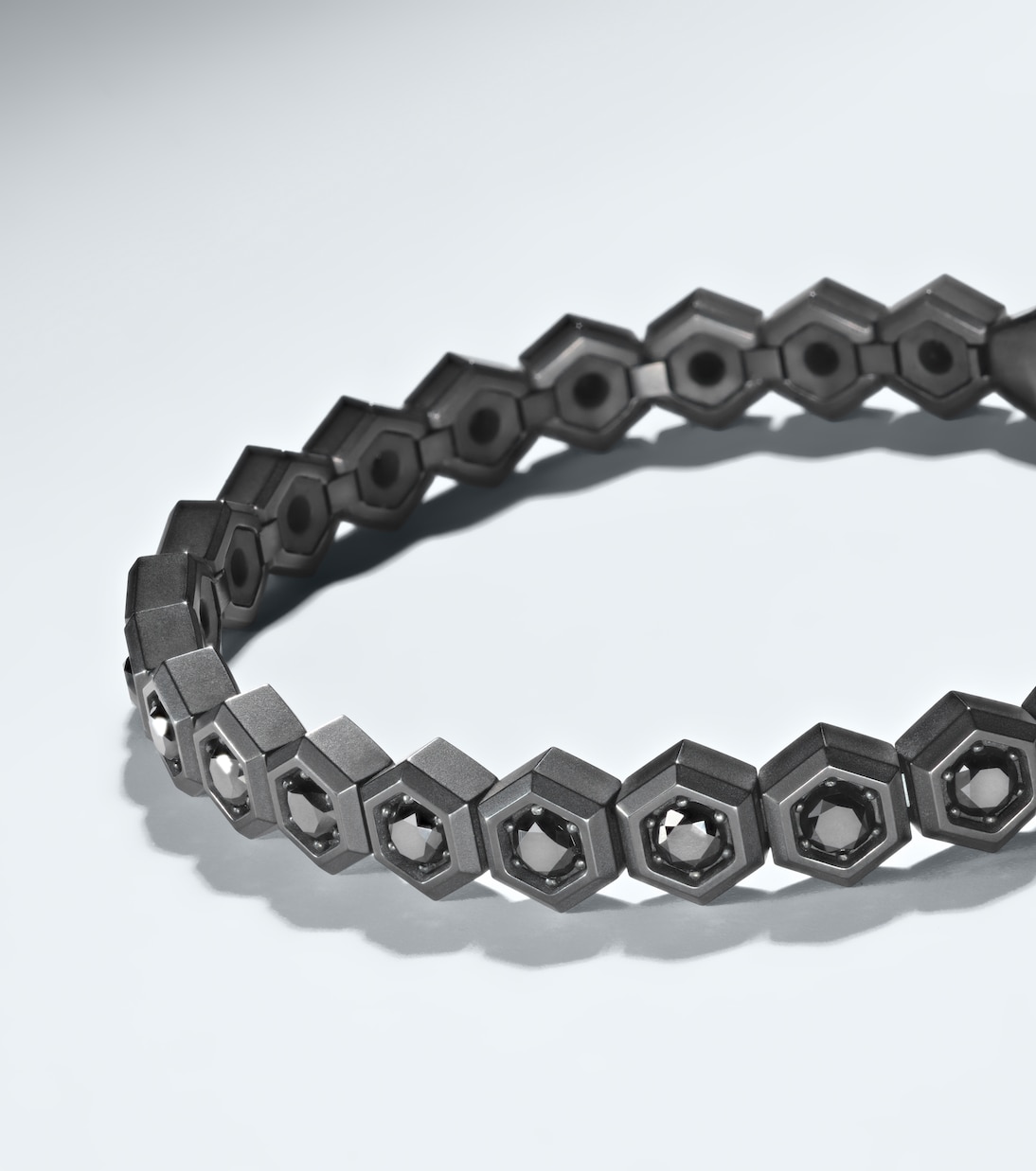 Pulsera Hex de titanio con diamantes | David Yurman