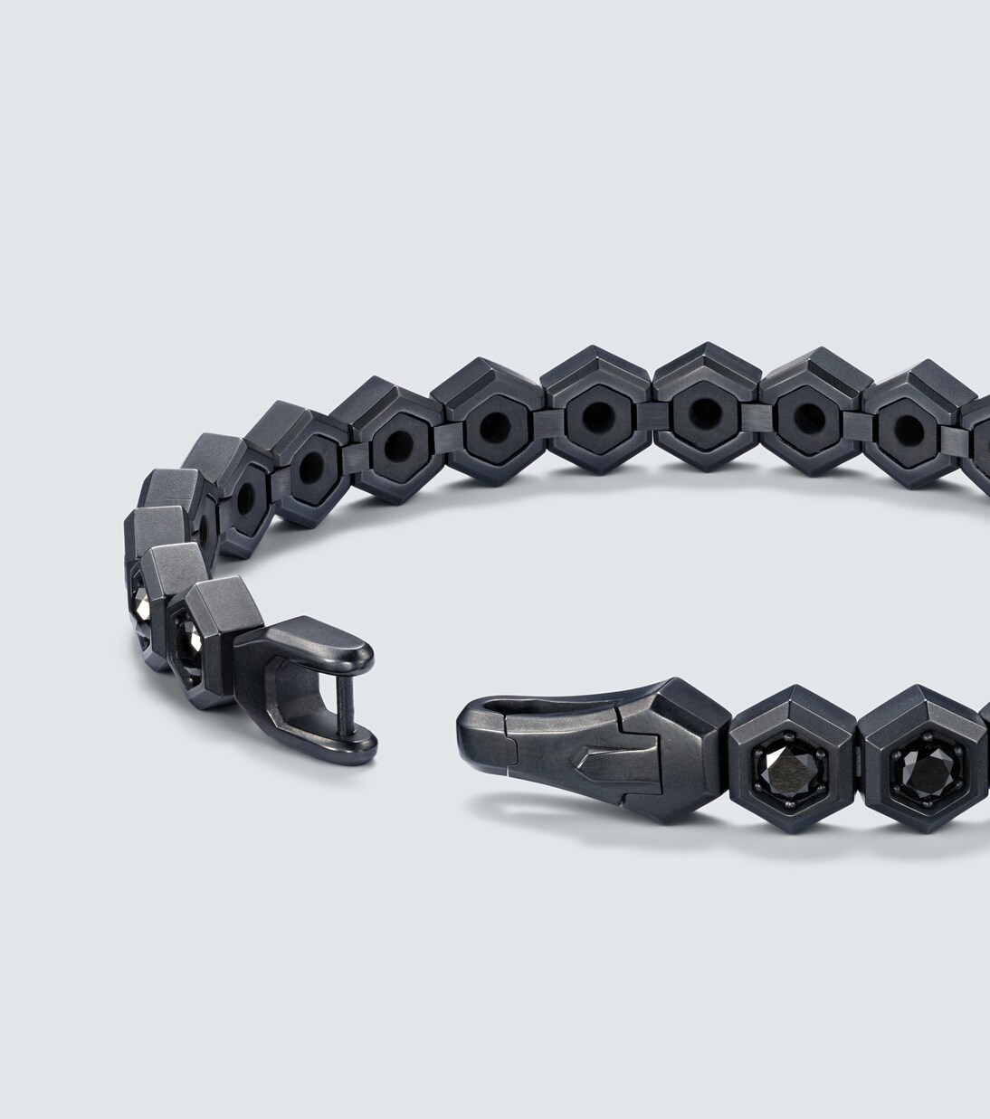 Pulsera Hex de titanio con diamantes | David Yurman