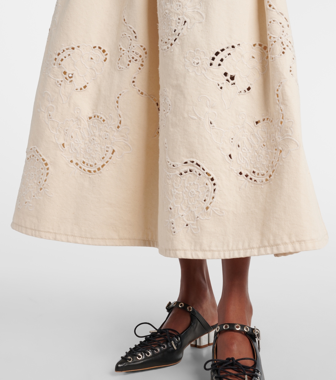 Jupe en jean à broderies anglaises | Ganni