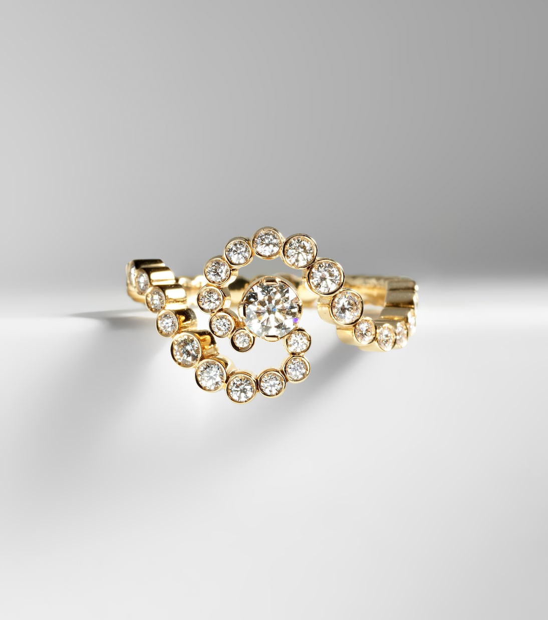 Anello in oro 18kt Ocean de Ciel di SOPHIE BILLE BRAHE con diamanti per giovani trendy